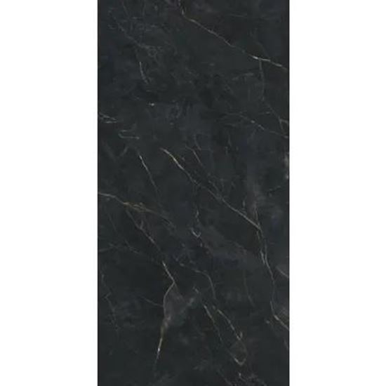 Saint Laurent की तस्वीर